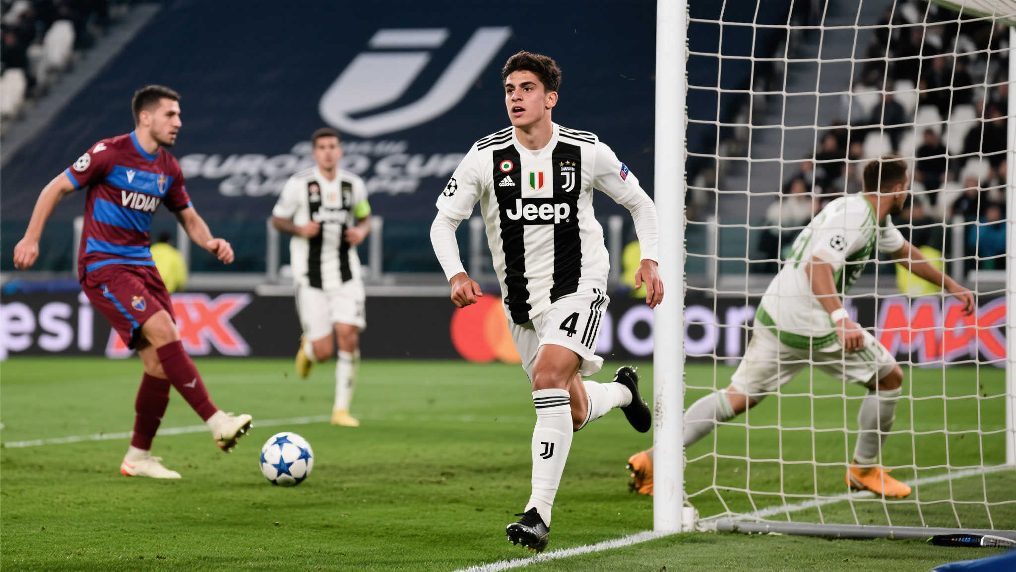 伊尔迪兹梅开二度+制造乌龙,弗拉霍维奇建功,尤文4-1大胜维达德 世俱杯赛场上,尤文图斯再度展现强劲实力,以4-1大